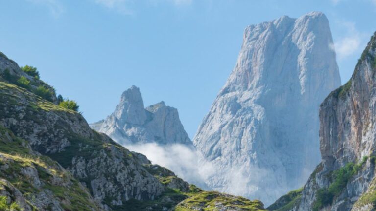 El rincón de Asturias donde el cielo se apagará el 12 de agosto: así se vive un eclipse desde los Picos de Europa