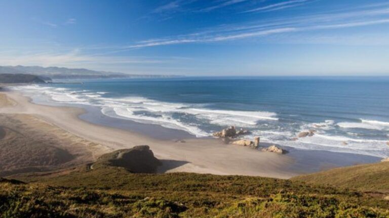 La playa más larga de Asturias: 3 kilómetros de paraíso salvaje para correr con tu perro todo el año