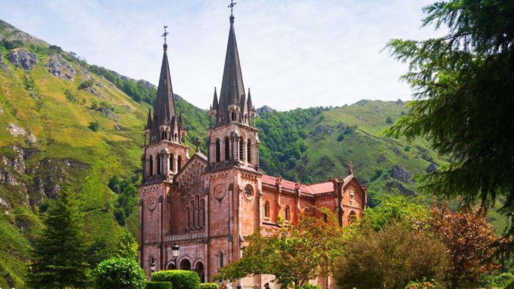 Más allá de Covadonga: las 5 basílicas asturianas que (casi) nadie conoce y deberías visitar
