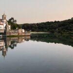 El cementerio asturiano que solo existe cuando sube la marea: el misterio del Barquero de las Almas en Llanes