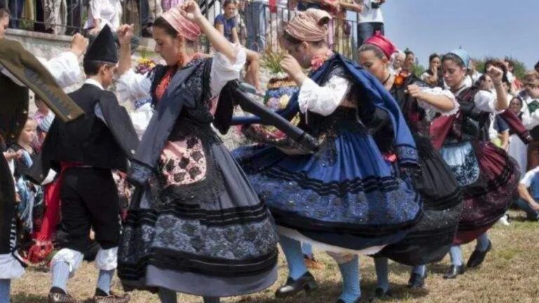 Ni abanicos ni alianzas: Lo que tu dengue asturiano grita al mundo sobre quién eres (y por qué llegó a los Grammy)