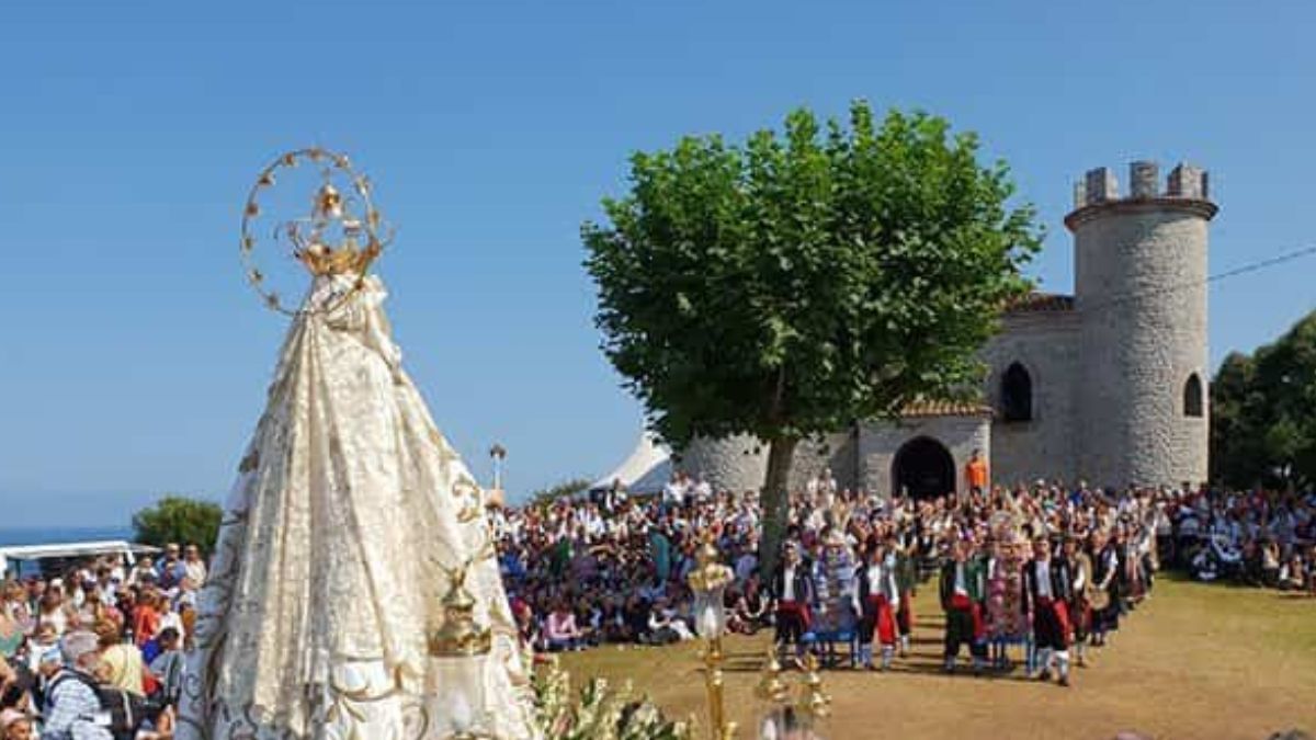 Virgen de la Guía, la noche de las mil velas que consagra a Llanes
