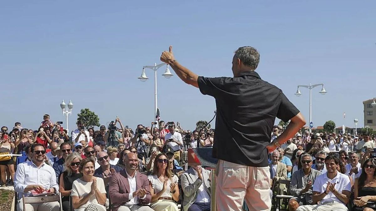 El emotivo homenaje de Gijón a Luis Enrique: "En esta placa no veo mi nombre, veo el de mis padres"