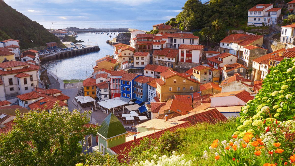Tres pueblos bonitos cerca de Cangas de Onís que laten a menos de un cuarto de hora Tres pueblos bonitos cerca de Cangas de Onís que laten a menos de un cuarto de hora