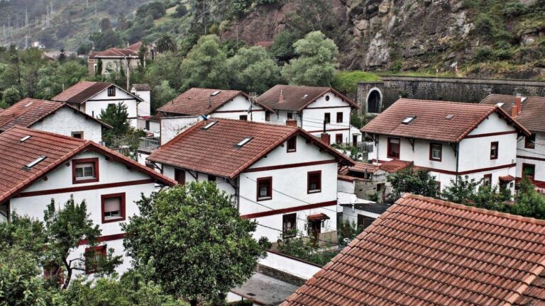 Bustiello, el pueblo minero que un marqués construyó en Asturias