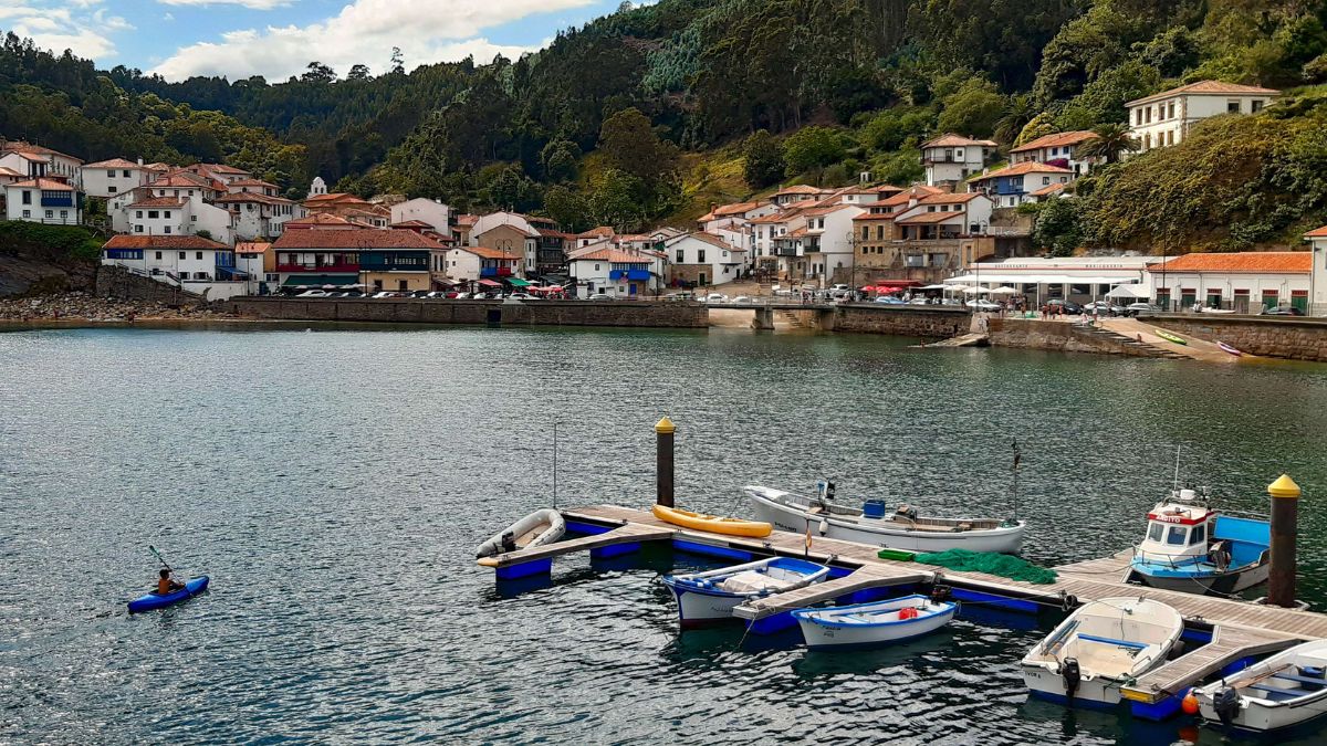 Pueblos bonitos cerca de Tazones: joyas marineras y rurales que no te puedes perder