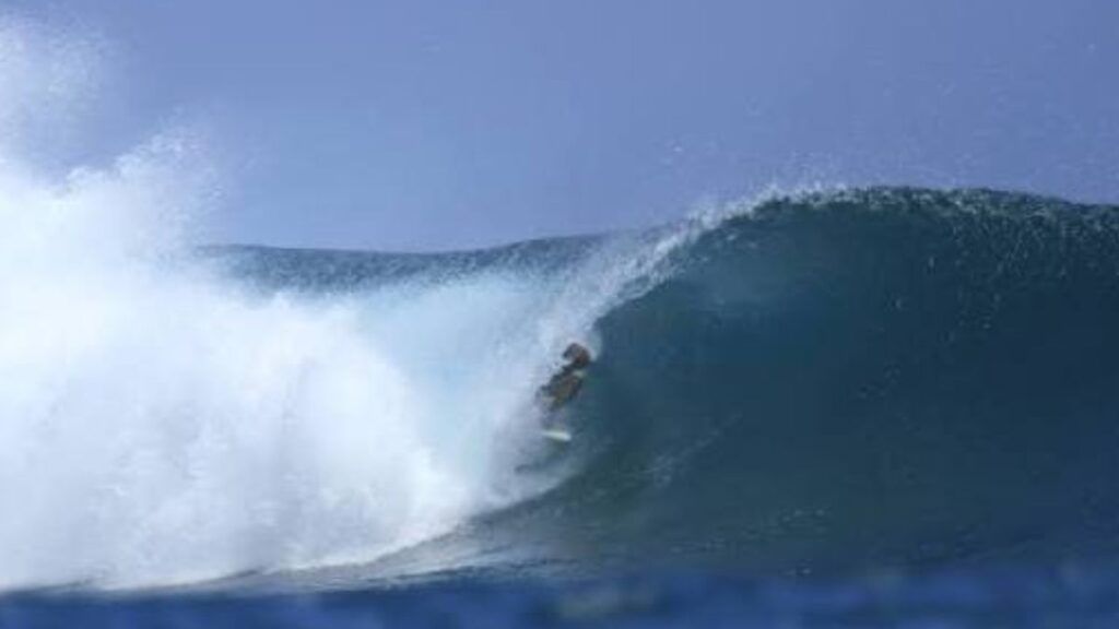 La «Mundaka asturiana», la ola de Rodiles que solo surfean los expertos